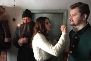 Головну роль зіграє священик